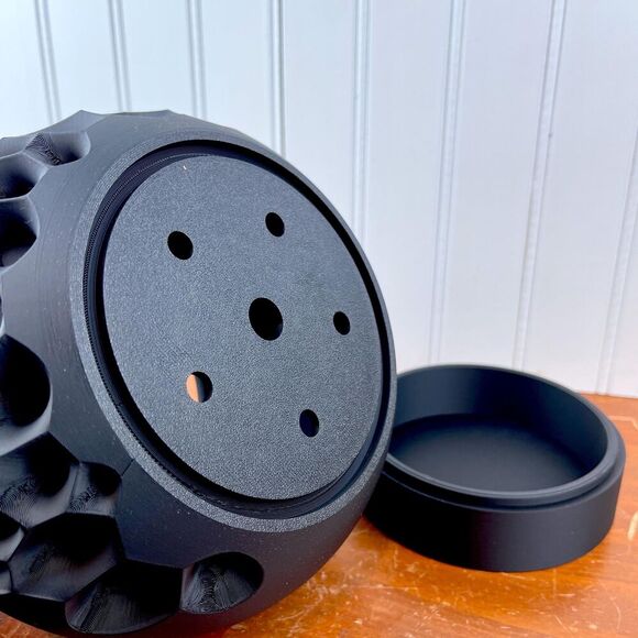 Indoor Flower Pot, The Virus Planter Pot, Houseplants, Ecofriendly - Picture 6 of 10